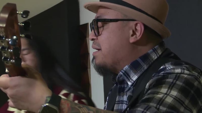‘Born to perform’: Filipino duo brings nostalgic music to Eagle River every Friday