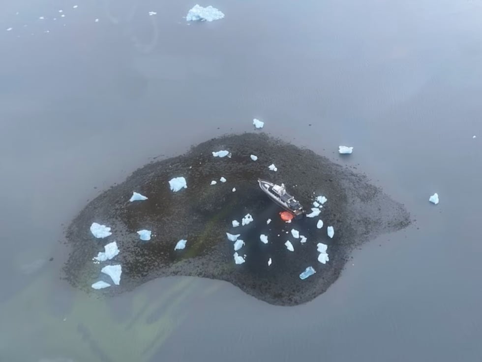 18 rescued from stranded tour boat near Valdez