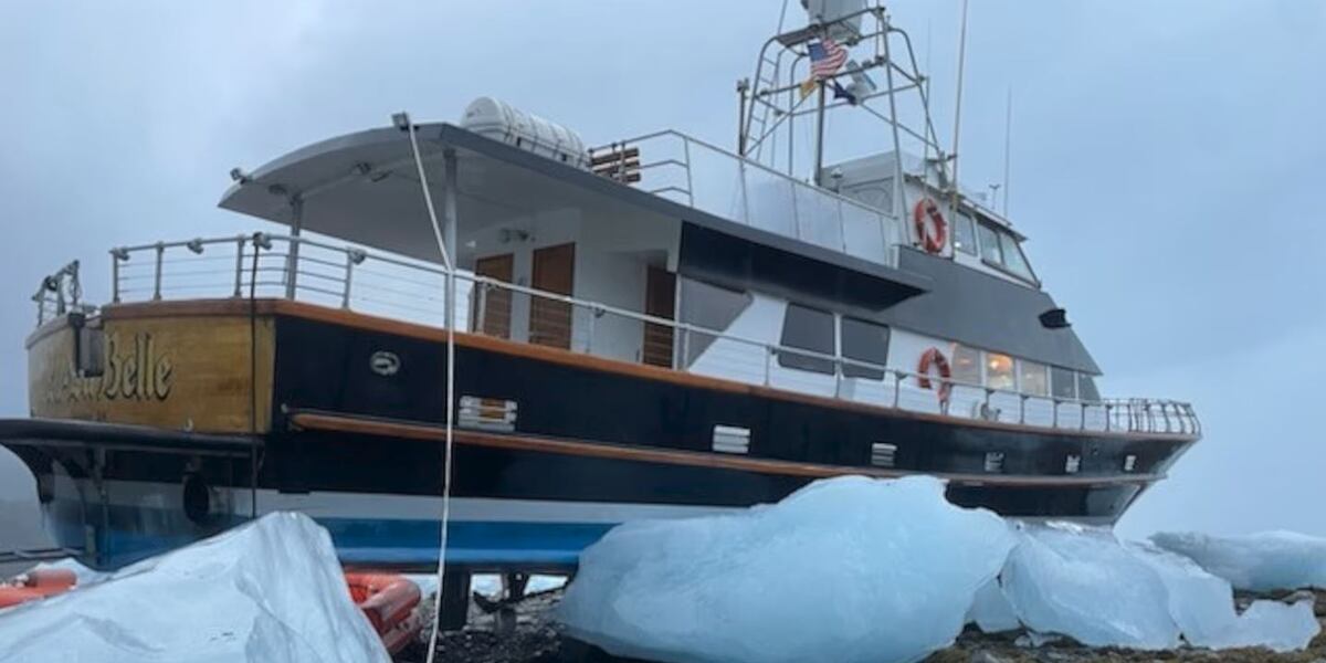 18 rescued from stranded tour boat near Valdez