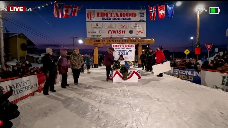 Jessie Holmes chases back-to-back Iditarod title, joining rare company in race history