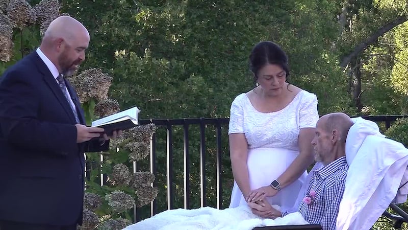 A man with terminal cancer renewed his vows with his wife of 22 years the same week he was...